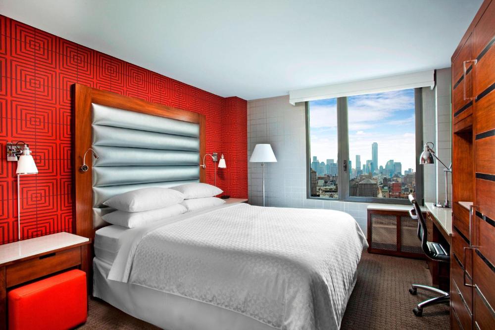 Guest room, 1 King, High floor interior